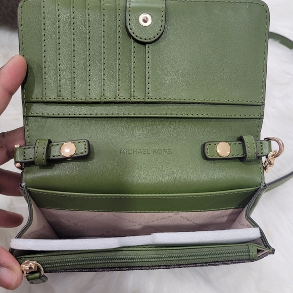 🤎🔹️Michael Kors🔹 Erin Small Backpack , wallet and crossbody- Evergreen Brown - Picture 7 of 13